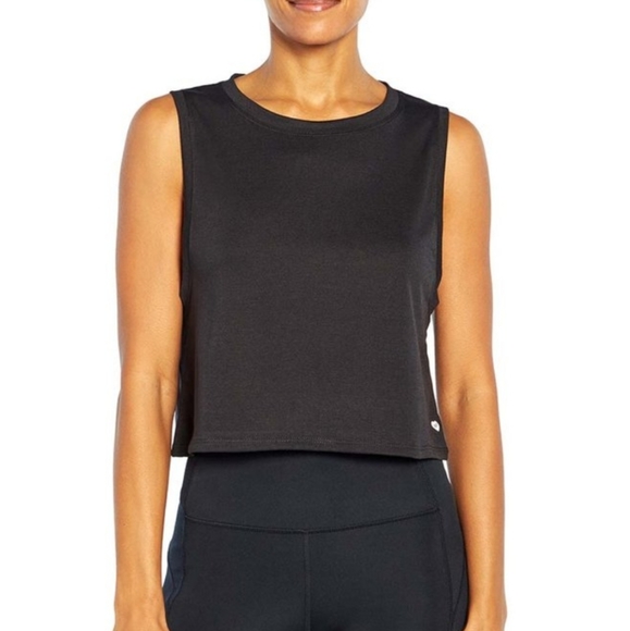 WILDFOX🏴 Crisscross Accent Haley Crop Tank in Black - Picture 3 of 6